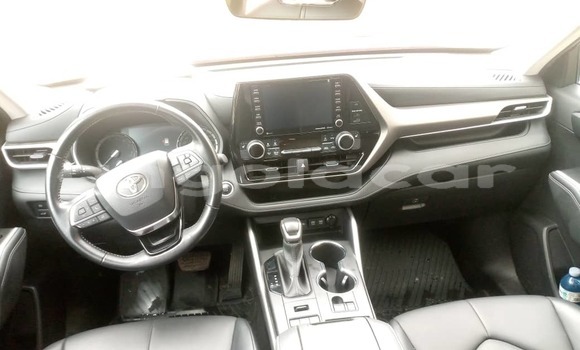 Buy Used Toyota Highlander Red Car in Luanda in Luanda Province Buy Used Toyota Highlander Red Car in Luanda in Luanda Province