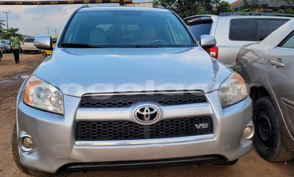 Comprar Usado Toyota RAV4 Outro Carro em Luanda em Luanda Province