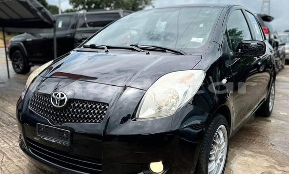 Buy Used Toyota Yaris Black Car in Luanda in Luanda Province
