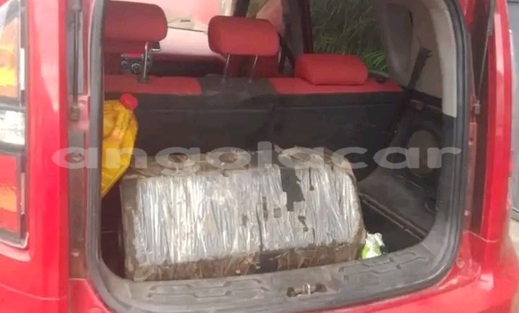 Comprar Usado Kia Soul Vermelho Carro em Luanda em Luanda Province