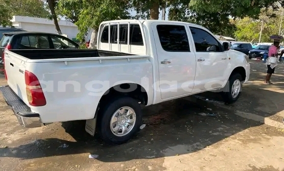 Buy Used Toyota Hilux White Car in Luanda in Luanda Province Buy Used Toyota Hilux White Car in Luanda in Luanda Province