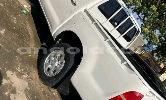 Acheter Occasion Voiture Toyota Hilux Blanc à Luanda, Province de Luanda Acheter Occasion Voiture Toyota Hilux Blanc à Luanda, Province de Luanda