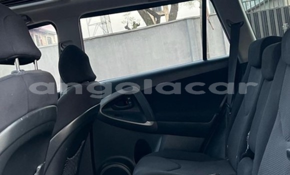 Comprar Usado Toyota RAV4 Vermelho Carro em Luanda em Luanda Province Comprar Usado Toyota RAV4 Vermelho Carro em Luanda em Luanda Province