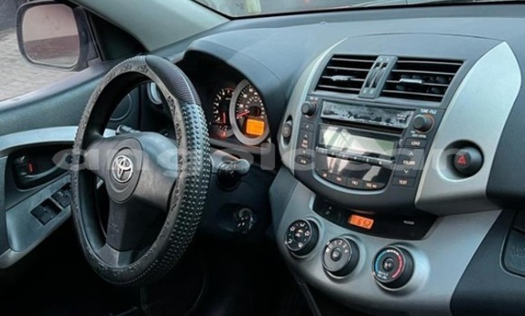 Comprar Usado Toyota RAV4 Vermelho Carro em Luanda em Luanda Province Comprar Usado Toyota RAV4 Vermelho Carro em Luanda em Luanda Province