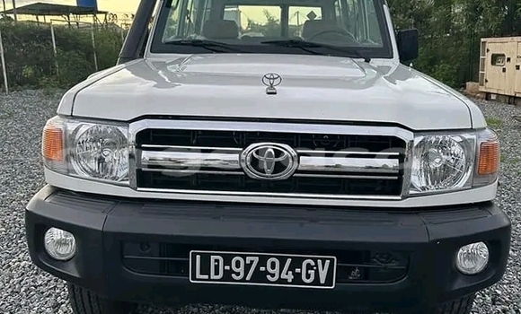 Comprar Usado Toyota Land Cruiser Branco Carro em Luanda em Luanda Province