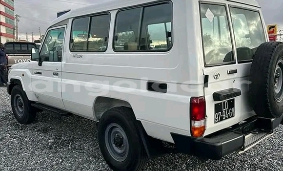 Acheter Occasion Voiture Toyota Land Cruiser Blanc à Luanda, Province de Luanda Acheter Occasion Voiture Toyota Land Cruiser Blanc à Luanda, Province de Luanda