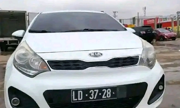Acheter Occasion Voiture Kia rio Blanc à Luanda, Province de Luanda Acheter Occasion Voiture Kia rio Blanc à Luanda, Province de Luanda