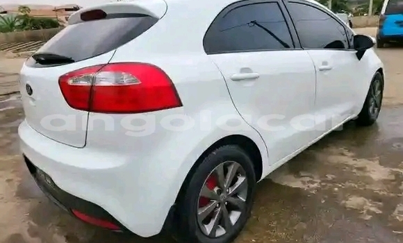 Acheter Occasion Voiture Kia rio Blanc à Luanda, Province de Luanda Acheter Occasion Voiture Kia rio Blanc à Luanda, Province de Luanda
