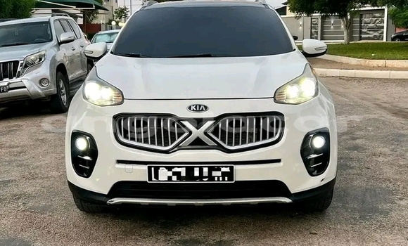 Buy Used Kia Sportage White Car in Luanda in Luanda Province Buy Used Kia Sportage White Car in Luanda in Luanda Province