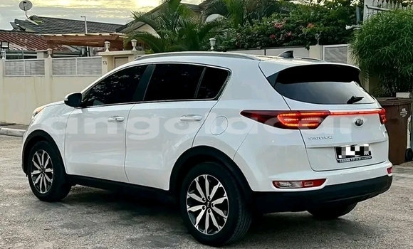 Buy Used Kia Sportage White Car in Luanda in Luanda Province Buy Used Kia Sportage White Car in Luanda in Luanda Province