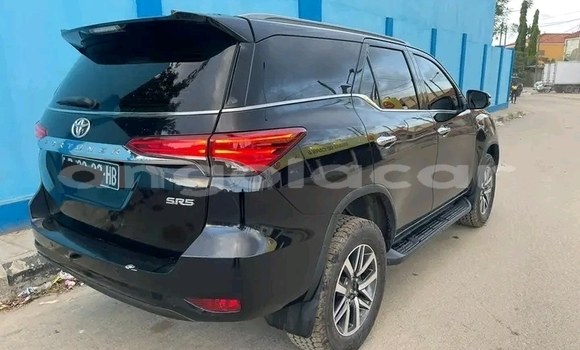 Buy Used Toyota Fortuner Black Car in Luanda in Luanda Province Buy Used Toyota Fortuner Black Car in Luanda in Luanda Province