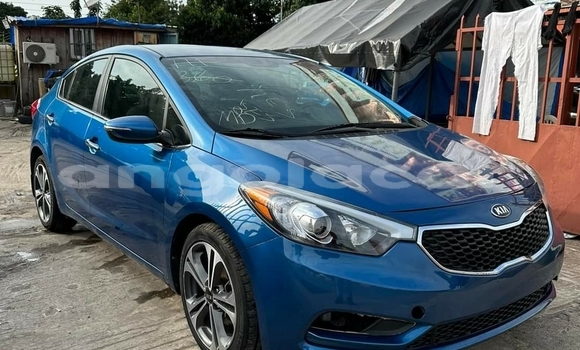 Comprar Usado Kia Forte Azul Carro em Luanda em Luanda Province
