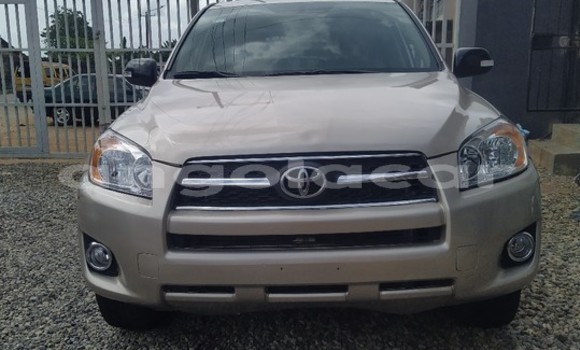 Comprar Usado Toyota RAV4 Outro Carro em Luanda em Luanda Province