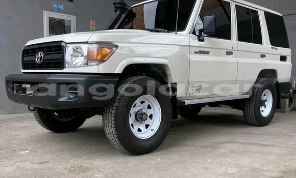 Buy Used Toyota Land Cruiser White Car in Luanda in Luanda Province Buy Used Toyota Land Cruiser White Car in Luanda in Luanda Province