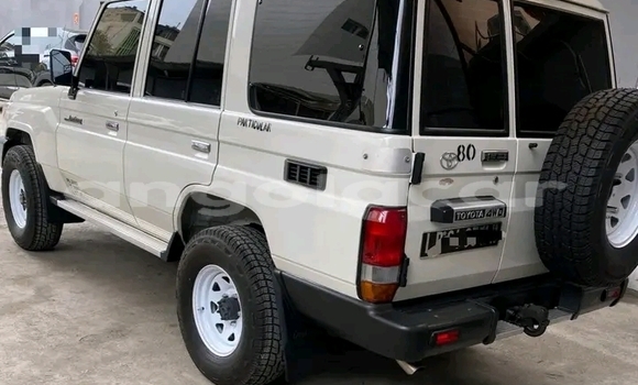 Comprar Usado Toyota Land Cruiser Branco Carro em Luanda em Luanda Province Comprar Usado Toyota Land Cruiser Branco Carro em Luanda em Luanda Province