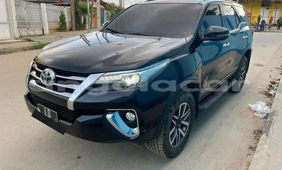 Buy Used Toyota Fortuner Black Car in Luanda in Luanda Province Buy Used Toyota Fortuner Black Car in Luanda in Luanda Province