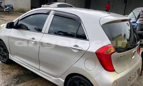 Comprar Usado Kia Picanto Prata Carro em Luanda em Luanda Province