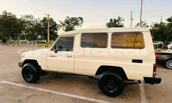Acheter Occasion Voiture Toyota Land Cruiser Blanc à Luanda, Province de Luanda Acheter Occasion Voiture Toyota Land Cruiser Blanc à Luanda, Province de Luanda