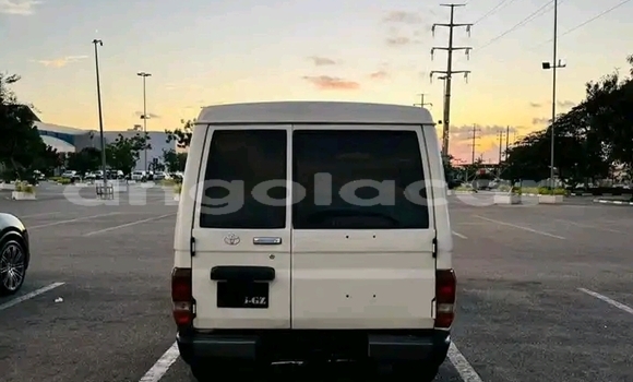Acheter Occasion Voiture Toyota Land Cruiser Blanc à Luanda, Province de Luanda Acheter Occasion Voiture Toyota Land Cruiser Blanc à Luanda, Province de Luanda