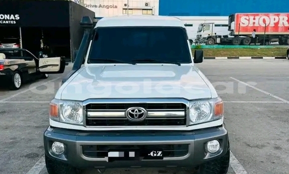 Acheter Occasion Voiture Toyota Land Cruiser Blanc à Luanda, Province de Luanda Acheter Occasion Voiture Toyota Land Cruiser Blanc à Luanda, Province de Luanda