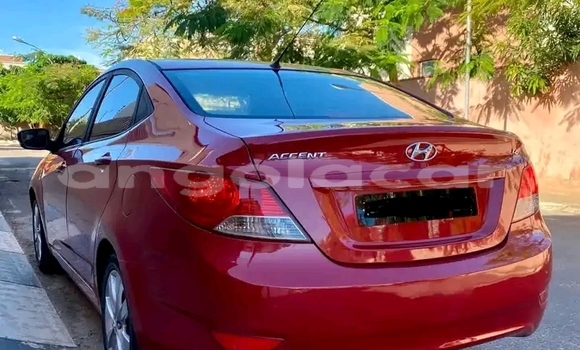 Acheter Occasion Voiture Hyundai Accent Rouge à Luanda, Province de Luanda Acheter Occasion Voiture Hyundai Accent Rouge à Luanda, Province de Luanda