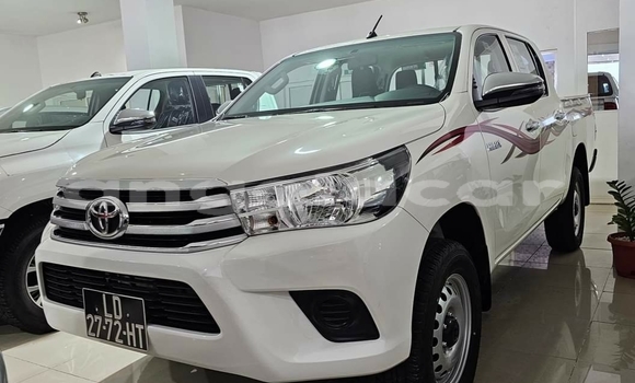 Buy Used Toyota Hilux White Car in Luanda in Luanda Province Buy Used Toyota Hilux White Car in Luanda in Luanda Province