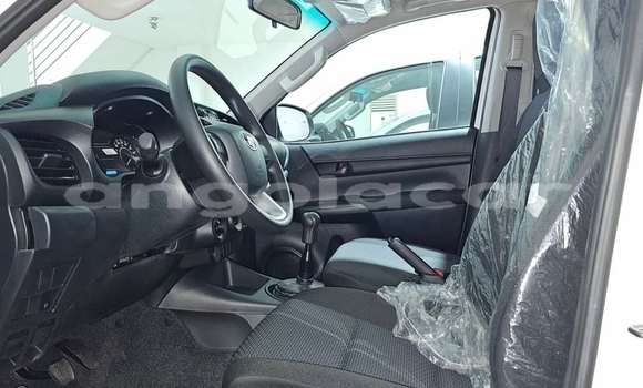 Buy Used Toyota Hilux White Car in Luanda in Luanda Province Buy Used Toyota Hilux White Car in Luanda in Luanda Province