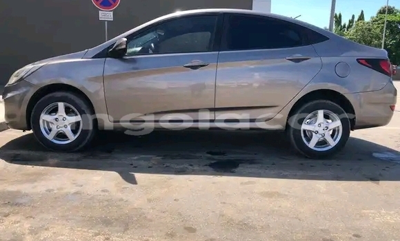 Acheter Occasion Voiture Hyundai Accent Rouge à Luanda, Province de Luanda Acheter Occasion Voiture Hyundai Accent Rouge à Luanda, Province de Luanda