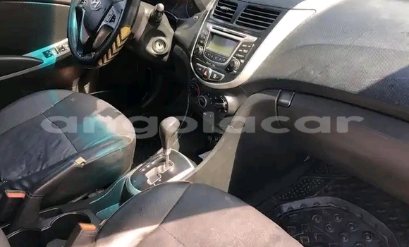 Acheter Occasion Voiture Hyundai Accent Rouge à Luanda, Province de Luanda Acheter Occasion Voiture Hyundai Accent Rouge à Luanda, Province de Luanda