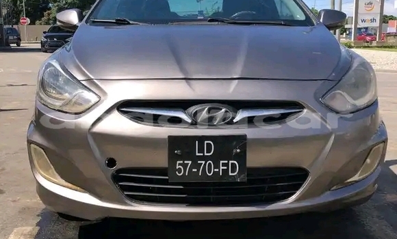 Acheter Occasion Voiture Hyundai Accent Rouge à Luanda, Province de Luanda Acheter Occasion Voiture Hyundai Accent Rouge à Luanda, Province de Luanda