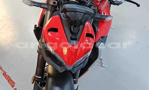 Comprar Usado Ducati Streetfighter Vermelho Moto em Luanda em Luanda Province