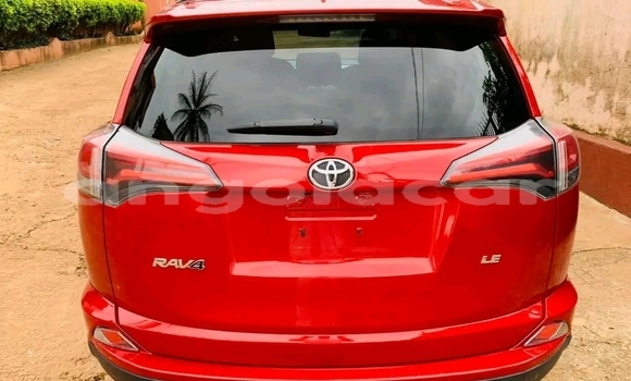 Acheter Occasion Voiture Toyota RAV4 Rouge à Luanda, Province de Luanda Acheter Occasion Voiture Toyota RAV4 Rouge à Luanda, Province de Luanda