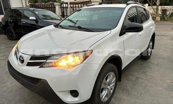 Acheter Occasion Voiture Toyota RAV4 Blanc à Luanda, Province de Luanda Acheter Occasion Voiture Toyota RAV4 Blanc à Luanda, Province de Luanda