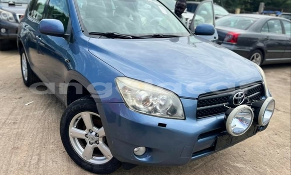 Comprar Usado Toyota RAV4 Azul Carro em Luanda em Luanda Province