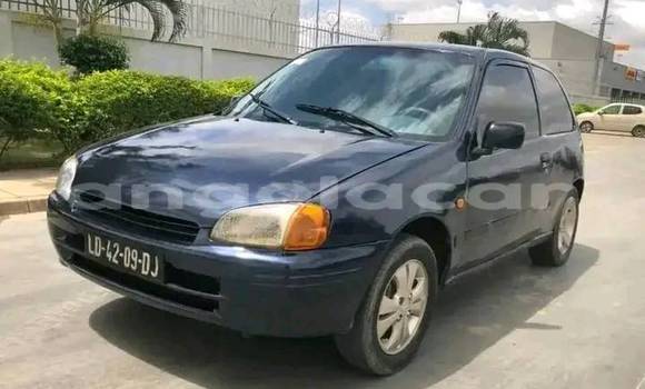 Comprar Usado Toyota Starlet Bege Carro em Camabatela em Uige
