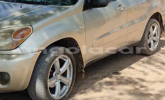 Comprar Usado Toyota RAV4 Outro Carro em Camabatela em Uige Comprar Usado Toyota RAV4 Outro Carro em Camabatela em Uige