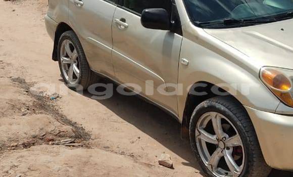 Comprar Usado Toyota RAV4 Outro Carro em Camabatela em Uige Comprar Usado Toyota RAV4 Outro Carro em Camabatela em Uige