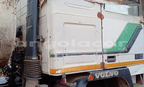 Comprar Usado Volvo F4 Branco Caminhão em Camabatela em Uige Comprar Usado Volvo F4 Branco Caminhão em Camabatela em Uige
