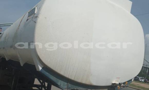 Comprar Usado Ford AEV AMBULANCE Branco Caminhão em Caconda em Huila Comprar Usado Ford AEV AMBULANCE Branco Caminhão em Caconda em Huila