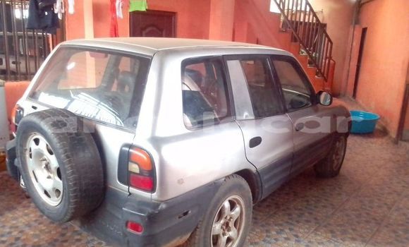 Comprar Usado Toyota RAV4 Outro Carro em Luanda em Luanda Province Comprar Usado Toyota RAV4 Outro Carro em Luanda em Luanda Province