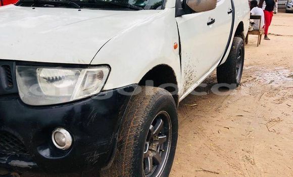 Buy Used Mitsubishi L200 Other Car in Luanda in Luanda Province Buy Used Mitsubishi L200 Other Car in Luanda in Luanda Province
