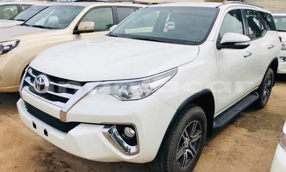 Acheter Occasion Voiture Toyota Fortuner Blanc à Luanda, Province de Luanda