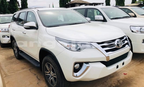Acheter Occasion Voiture Toyota Fortuner Blanc à Luanda, Province de Luanda Acheter Occasion Voiture Toyota Fortuner Blanc à Luanda, Province de Luanda