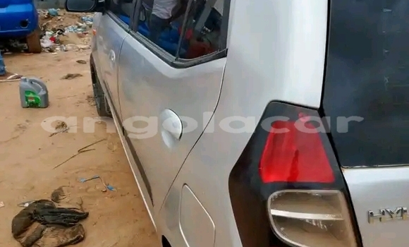 Comprar Usado Hyundai i10 Prata Carro em Luanda em Luanda Province