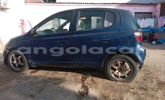 Buy Used Toyota Vitz Blue Car in Luanda in Luanda Province