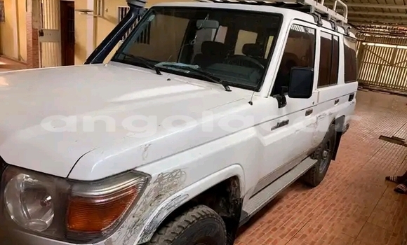 Buy Used Toyota Land Cruiser White Car in Luanda in Luanda Province Buy Used Toyota Land Cruiser White Car in Luanda in Luanda Province