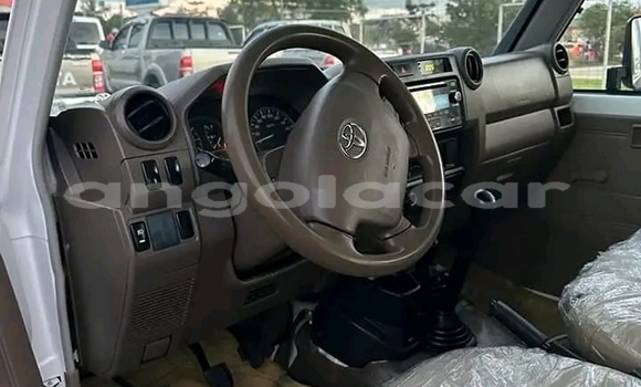 Comprar Usado Toyota Land Cruiser Branco Carro em Luanda em Luanda Province Comprar Usado Toyota Land Cruiser Branco Carro em Luanda em Luanda Province