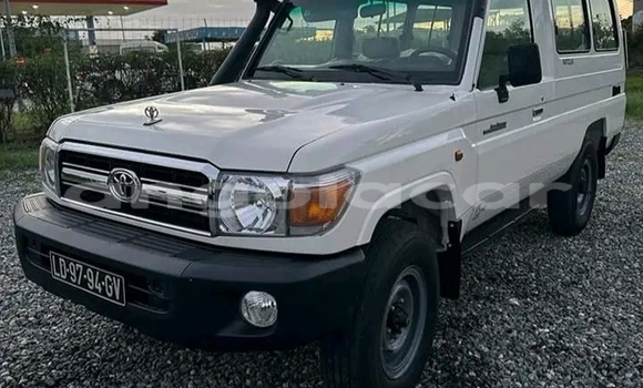 Comprar Usado Toyota Land Cruiser Branco Carro em Luanda em Luanda Province Comprar Usado Toyota Land Cruiser Branco Carro em Luanda em Luanda Province