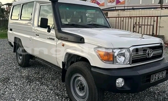 Comprar Usado Toyota Land Cruiser Branco Carro em Luanda em Luanda Province Comprar Usado Toyota Land Cruiser Branco Carro em Luanda em Luanda Province