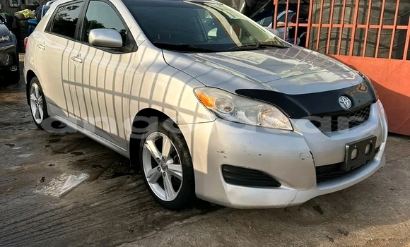 Buy Used Toyota Matrix Silver Car in Luanda in Luanda Province Buy Used Toyota Matrix Silver Car in Luanda in Luanda Province